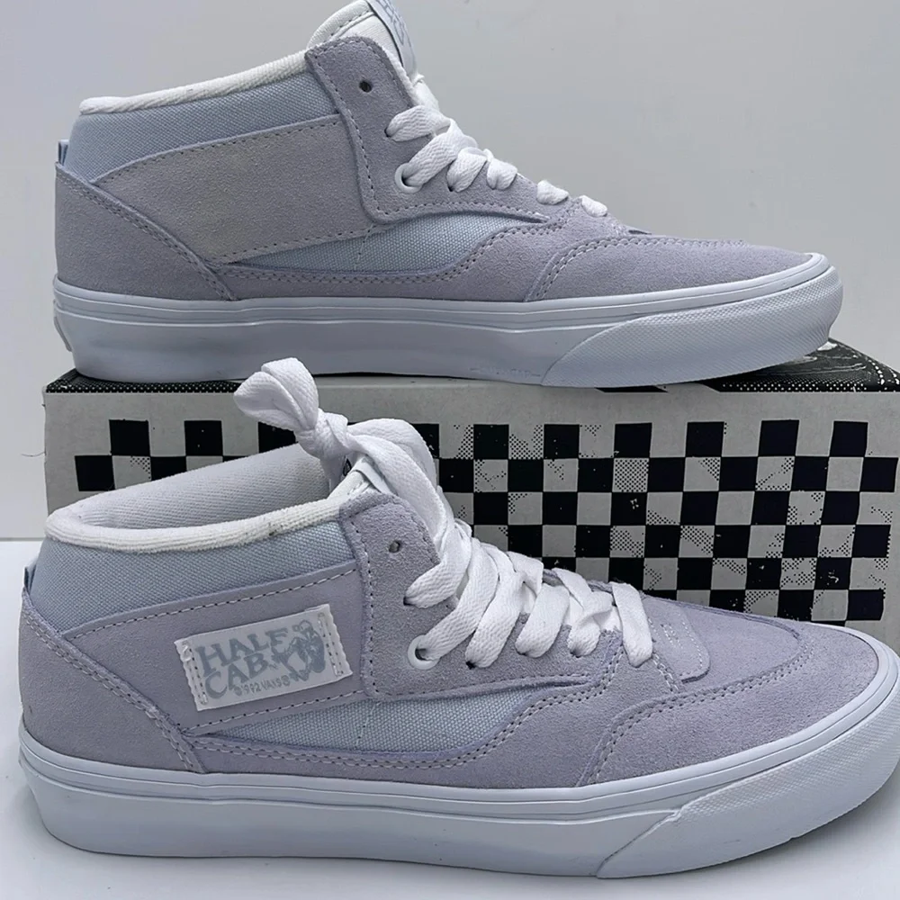 Vans WMNS Skate Half Cab
Light Blue/White
VN0A5KYABGX Sneakers - Picture 2 of 16